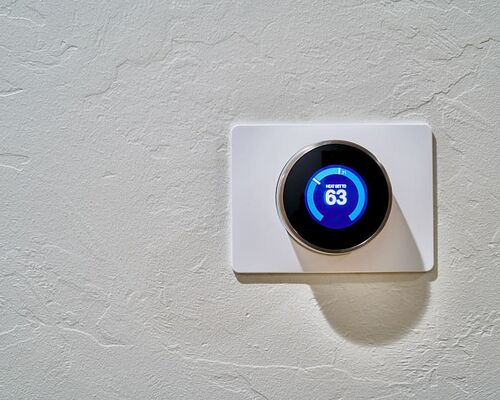 white-thermostat-at-62