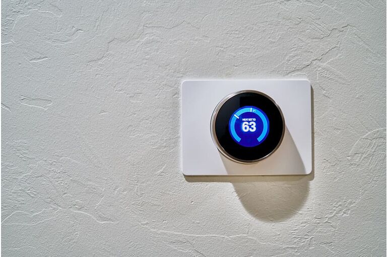 white-thermostat-at-62