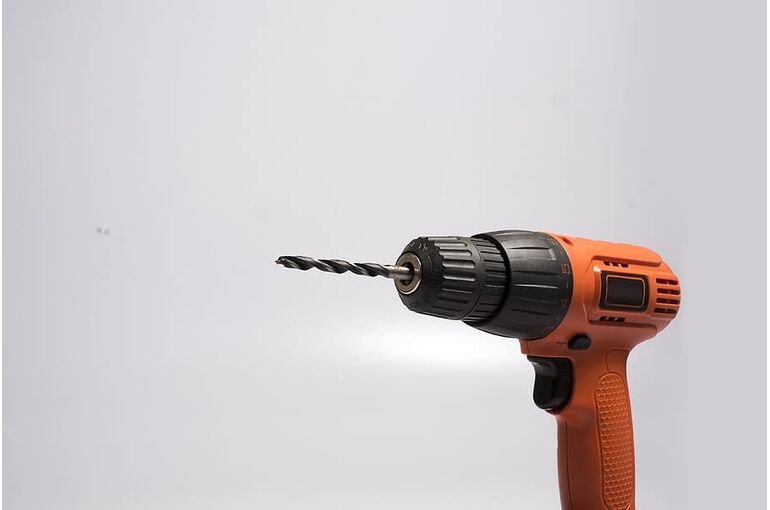 drill-proper-tools-screw